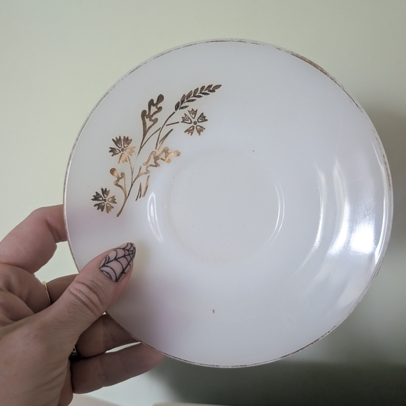 Elegant White and Gold Teacup Set - Picture 8 of 8